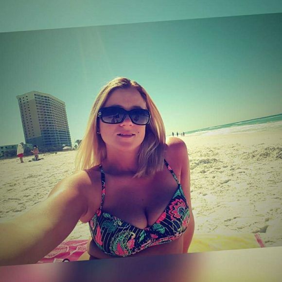 Meet your Posher, Nicole - Picture 1 of 1